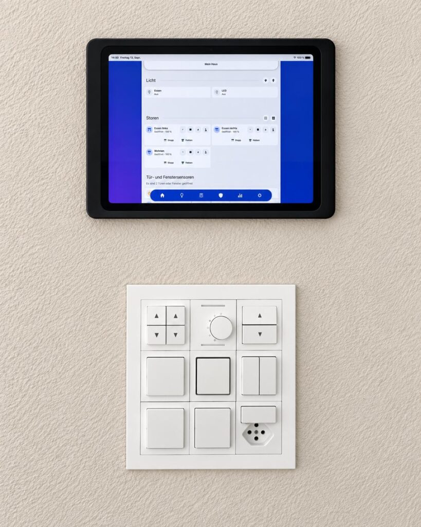 Gebäudeautomation: Touch-Panel mit Smart-Home-App und Schalterkombination – installiert von Beni’s Söhne Elektro